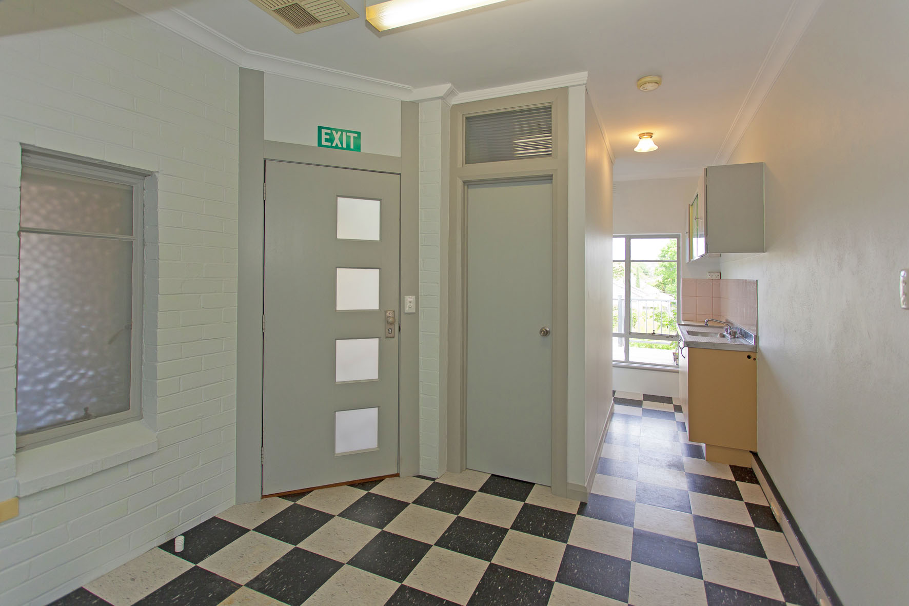 editgundowering house 90.JPG